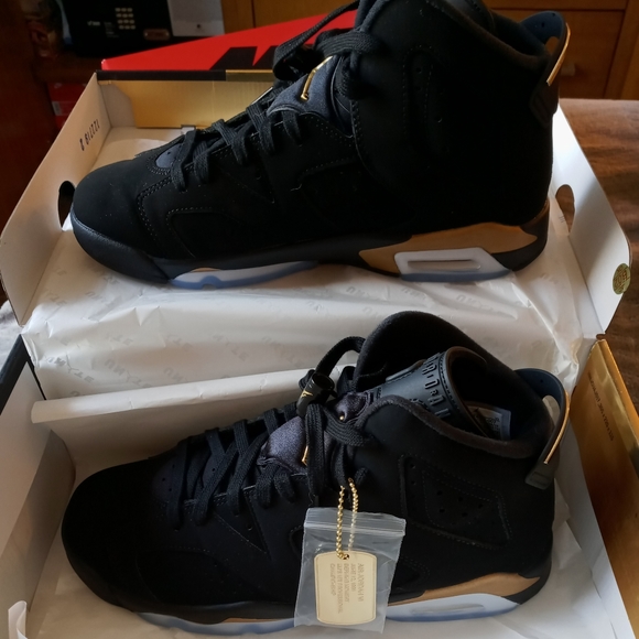 Jordan Retro black and Gold - Picture 2 of 4